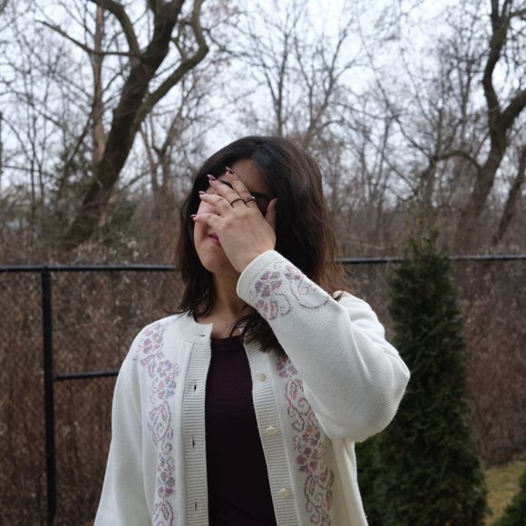 D'Allairds Vintage White Cardigan with Beautiful Embroidery - Picture 8 of 12